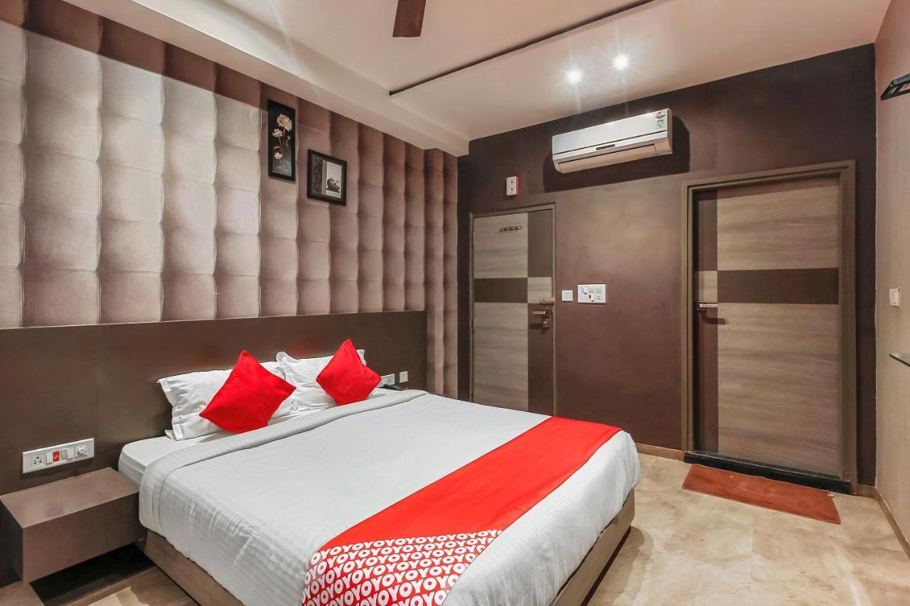 Oyo 26991 Stanza Luxurios Stay Zahirabad Exterior photo