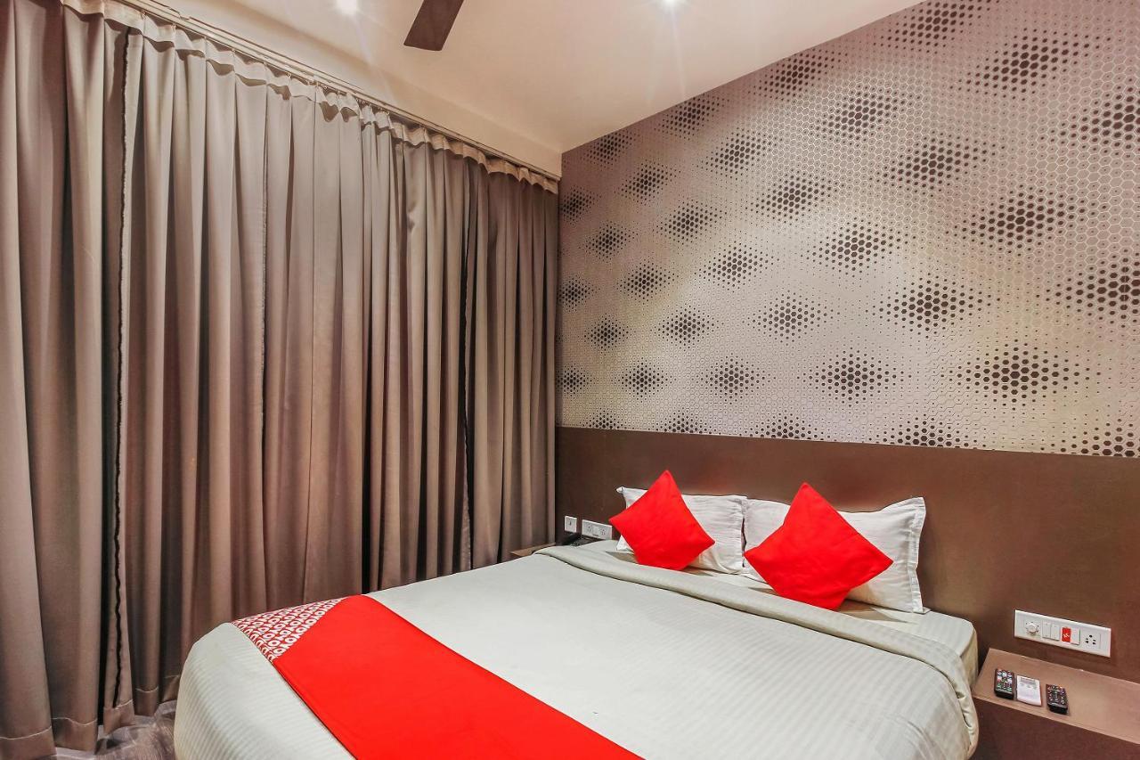 Oyo 26991 Stanza Luxurios Stay Zahirabad Exterior photo