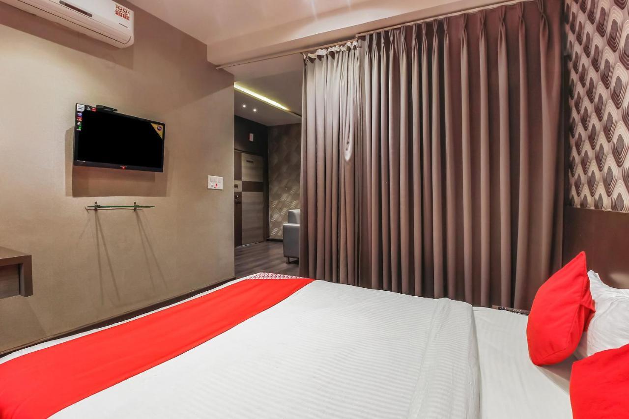 Oyo 26991 Stanza Luxurios Stay Zahirabad Exterior photo