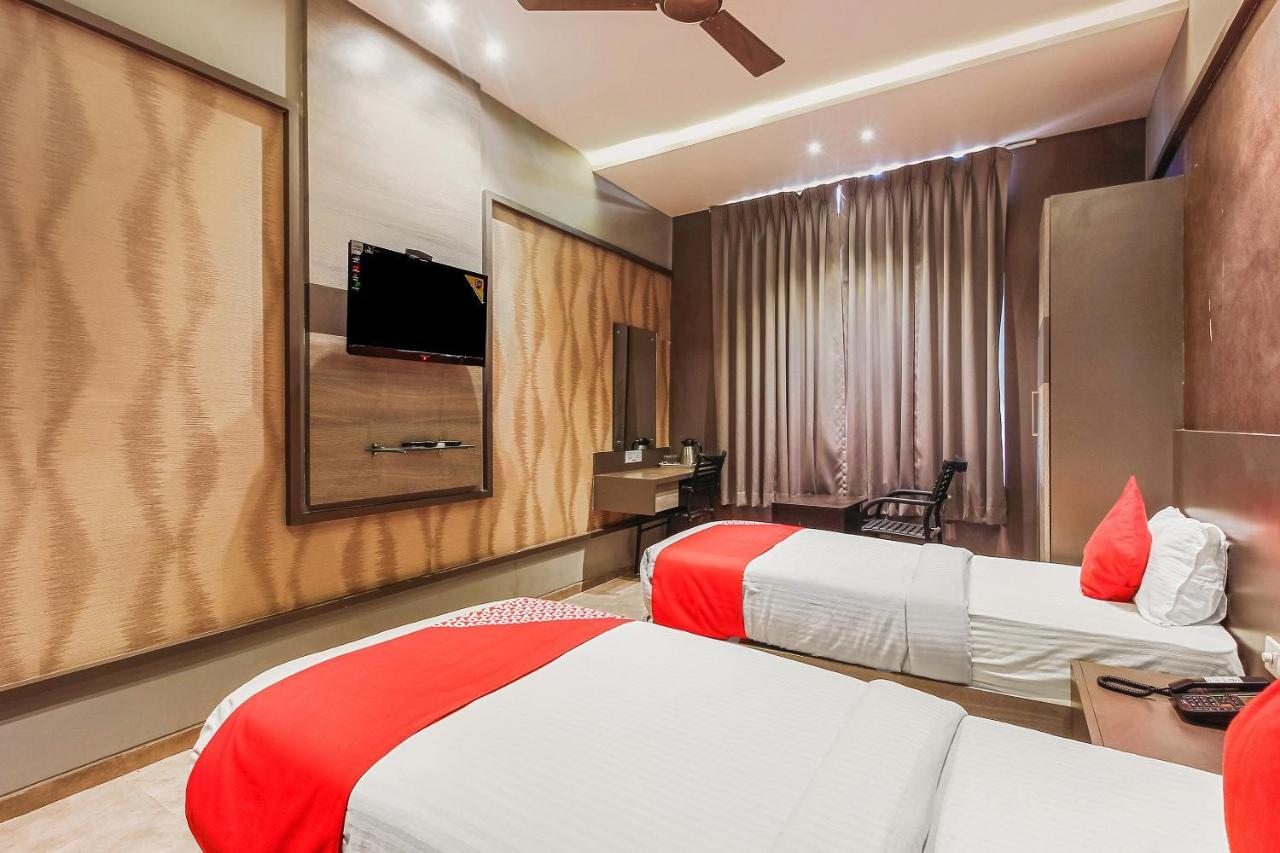 Oyo 26991 Stanza Luxurios Stay Zahirabad Exterior photo