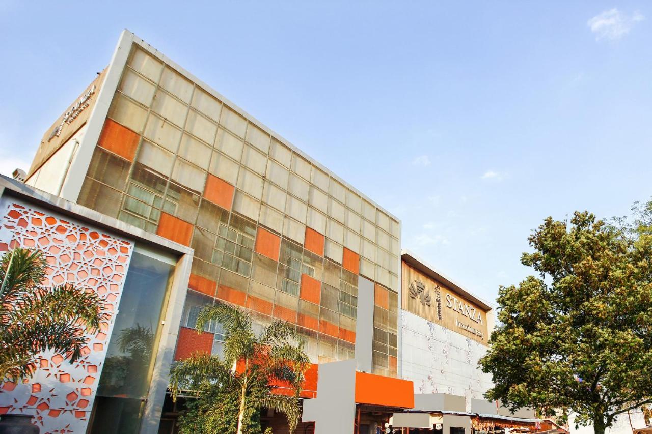 Oyo 26991 Stanza Luxurios Stay Zahirabad Exterior photo
