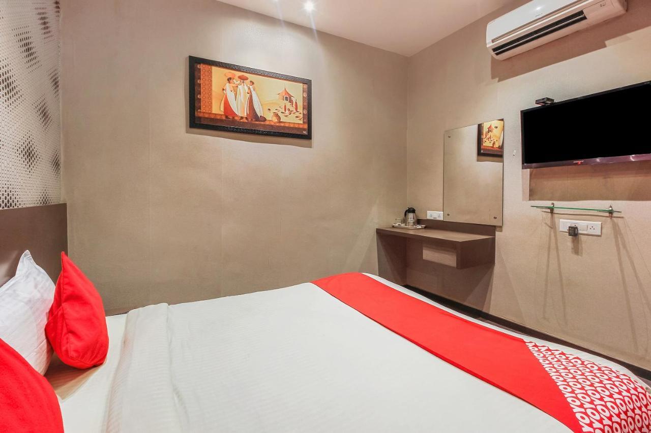 Oyo 26991 Stanza Luxurios Stay Zahirabad Exterior photo