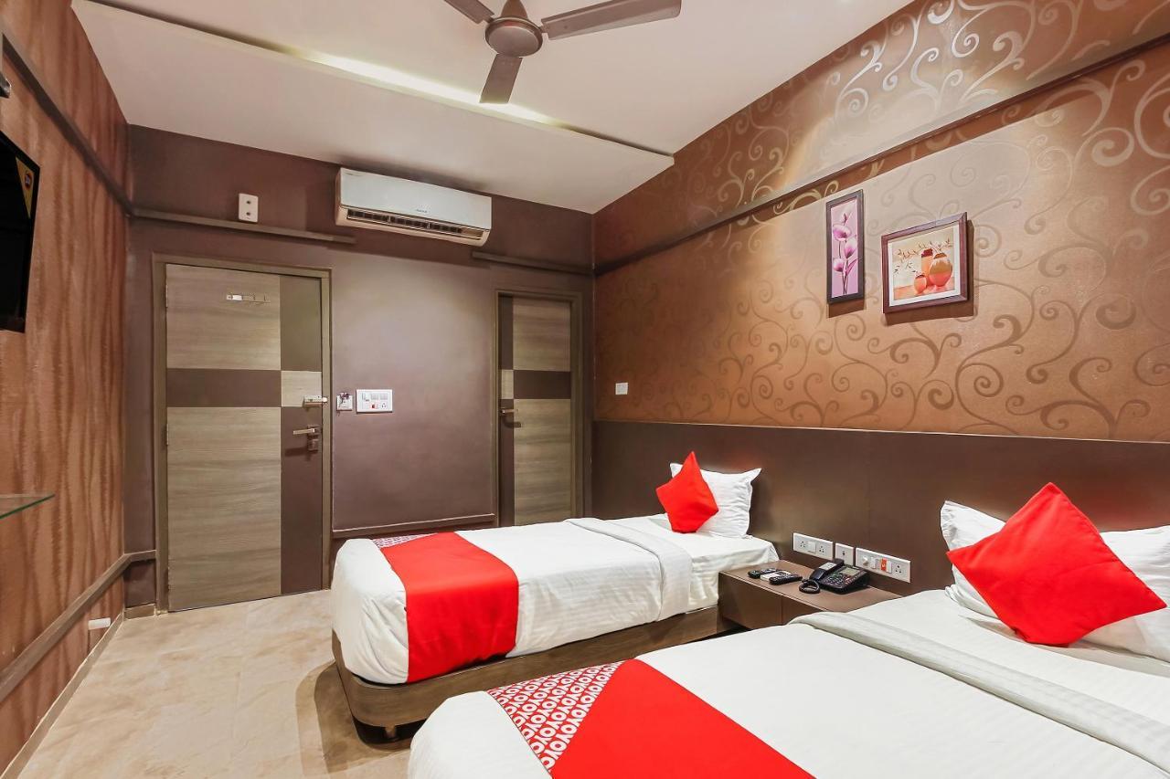 Oyo 26991 Stanza Luxurios Stay Zahirabad Exterior photo
