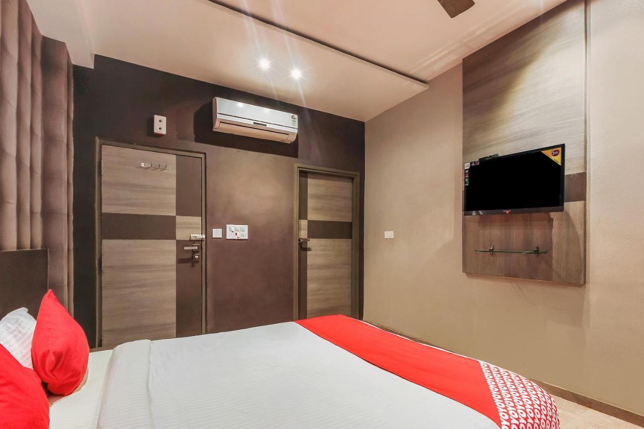 Oyo 26991 Stanza Luxurios Stay Zahirabad Exterior photo