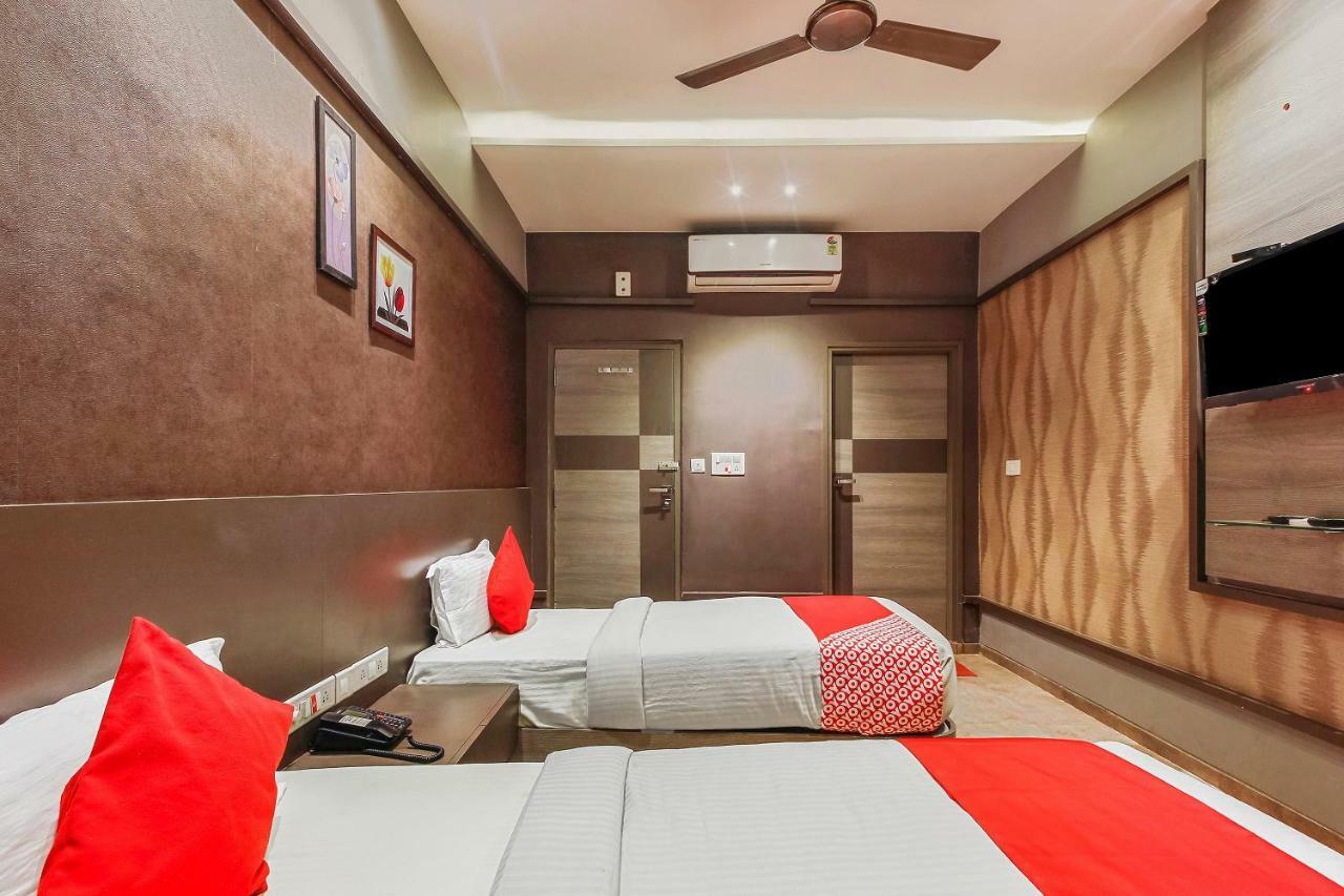 Oyo 26991 Stanza Luxurios Stay Zahirabad Exterior photo